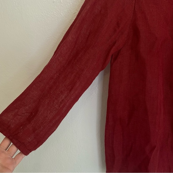 Eileen Fisher tie front key hole linen blouse - Picture 3 of 4